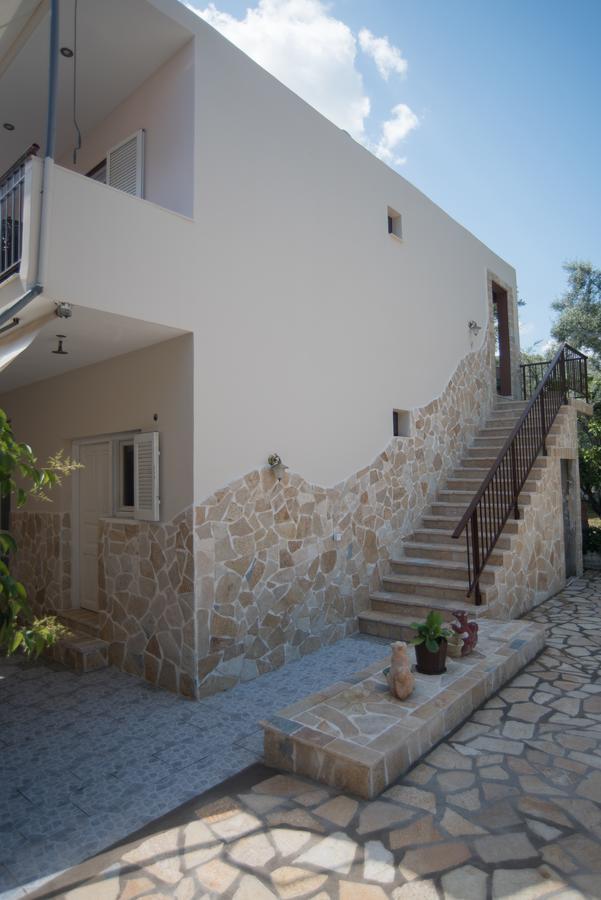 Ferienwohnung Ta Kavourakia Mikros Gialos Exterior foto