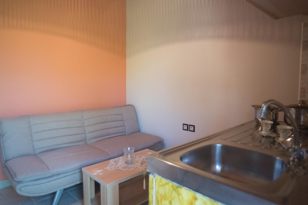 Ferienwohnung Ta Kavourakia Mikros Gialos Exterior foto